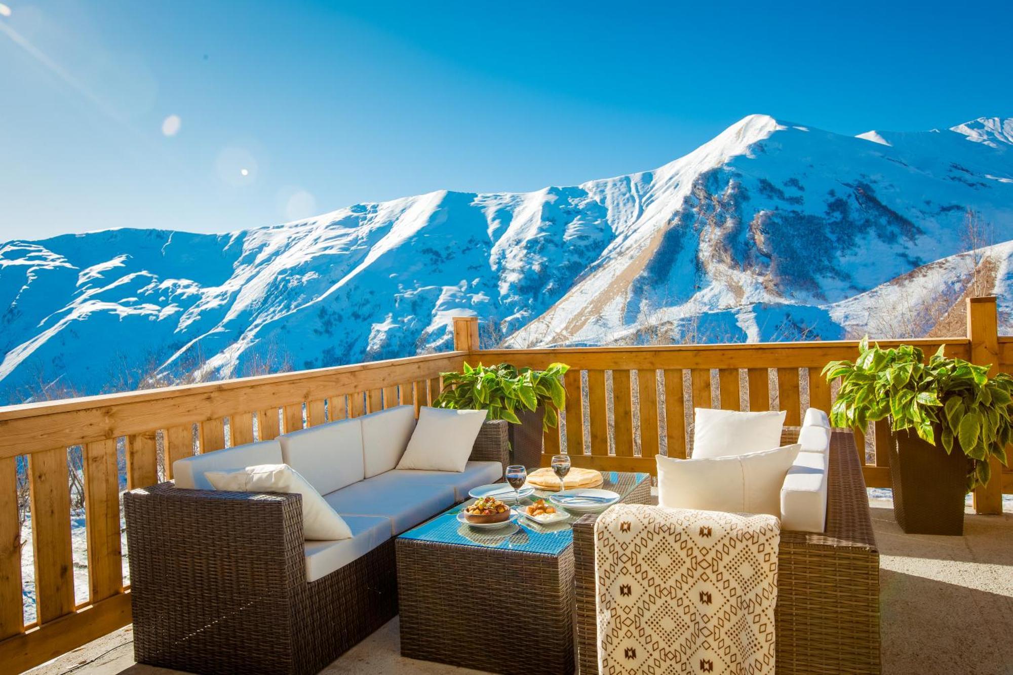 Gudauri Inn Buitenkant foto Terrace at the Hotel